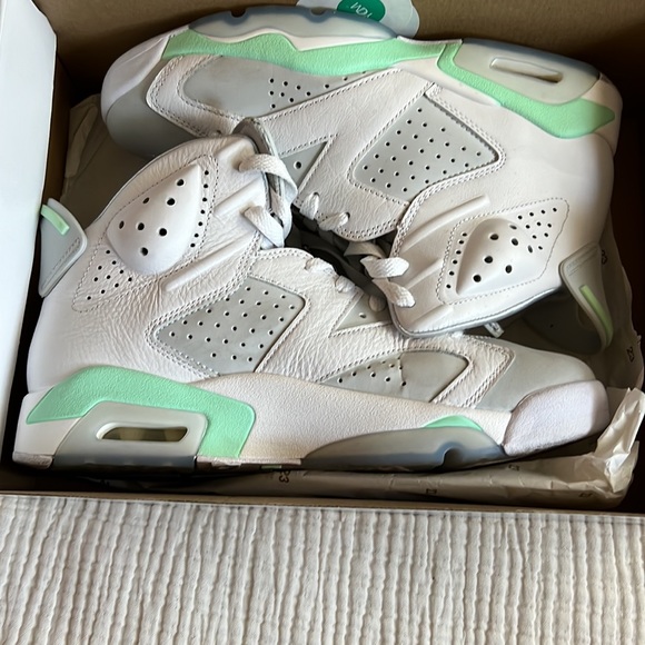 Jordan 6 Retro - Picture 2 of 6